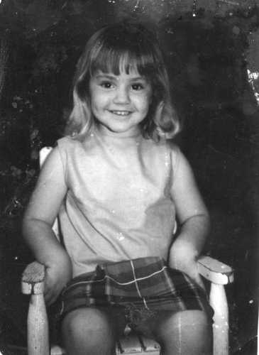 Melanie James
